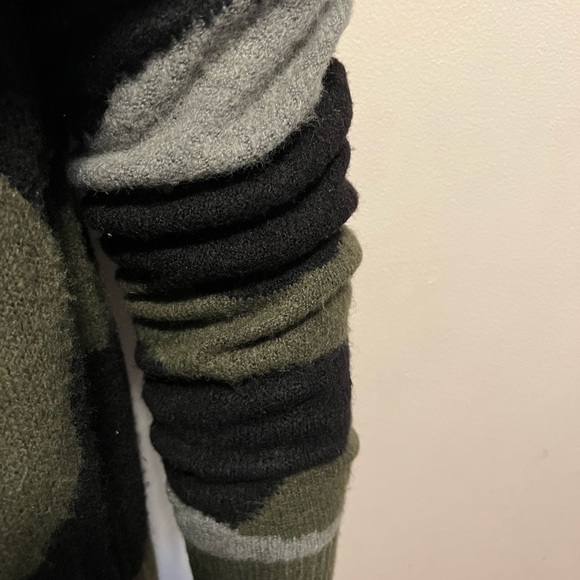 Never Loose Hedge Camo Sweater size M - Picture 4 of 5